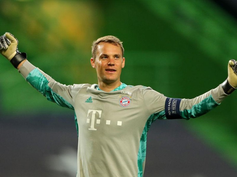 LISBON, PORTUGAL - AUGUST 19: Manuel Neuer of Bayern Munich celebrates after his teammate Robert Lewandowski of Bayern Munich (not pictured) scored their team's third goal during the UEFA Champions League Semi Final match between Olympique Lyonnais and Bayern Munich at Estadio Jose Alvalade on August 19, 2020 in Lisbon, Portugal. (Photo by Miguel A. Lopes/Pool via Getty Images)