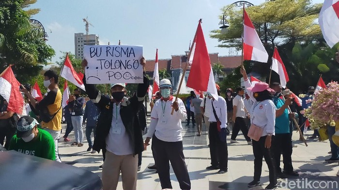 Puluhan Orang Demo Surat Ijo di Balai Kota surabaya