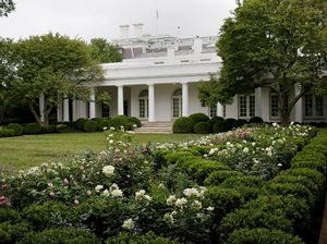 Foto Before-After Taman Gedung Putih Buatan Melania Trump, Netizen Nyinyir