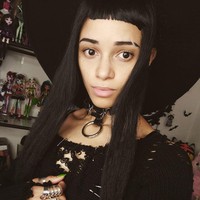 Rose Nocturnalia atau Chelsea Clarke punya banyak pengikut di media sosial karena gayanya yang tidak biasa. Ia suka berpakaian Gothic Lolita yang dianggap aneh bagi sebagian orang. Rose pun sering mendapat komentar kurang menyenangkan karena berkulit hitam. Foto: Instagram @rosenocturnalia