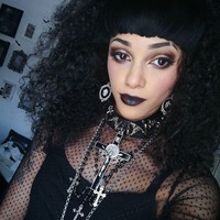 Tidak banyak influencer gotik di YouTube seperti itu. Hampir tidak ada orang kulit berwarna. Hanya dengan bisa terlihat di platform ini sebagai orang kulit berwarna mengirim pesan bahwa kita juga punya tempat di subkultur gotik, Foto: Instagram @rosenocturnalia