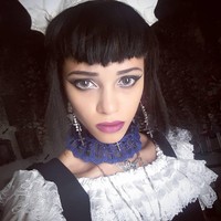 Hal tersebut tentu membuatnya terluka karena sebenarnya Rose ingin disukai orang. Sempat bersikap negatif sebagai mekanisme bertahannya, namun kini ia telah menerima dirinya sendiri. Foto: Instagram @rosenocturnalia