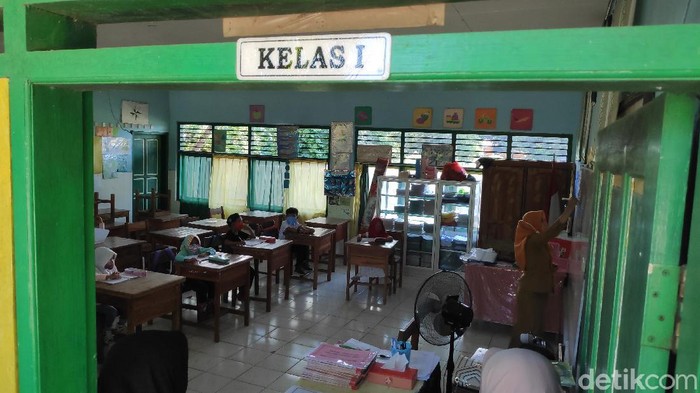 Sekolah tatap muka salah satu Sekolah Dasar Negeri di Maros, Sulsel (Bakrie-detikcom).