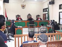 Jalani Sidang Perdana, Kades Penampar Bocah Didakwa Pasal Penganiayaan