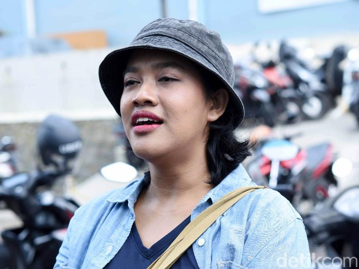 Siti Fauziah saat ditemui di kawasan Trans TV.