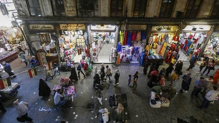 FILE PHOTO: Syrian shoppers walk in the bazaar in old Damascus, on Jun 16, 2020. (AFP/LOUAI BESHARA)