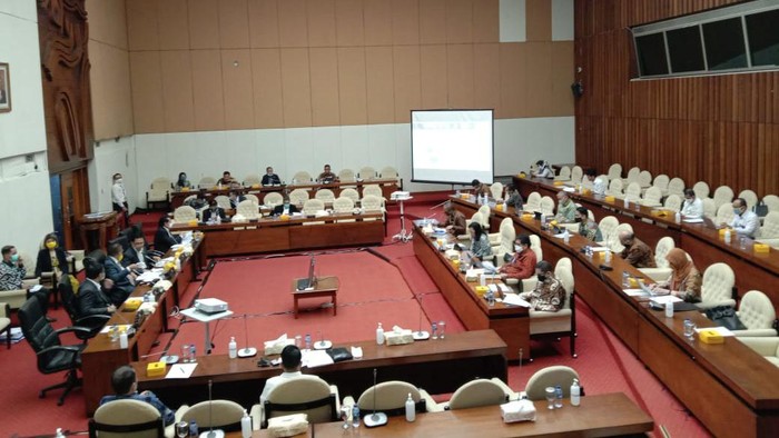 Sri Mulyani ke DPR Bahas RUU Bea Materai Jadi Rp 10.000