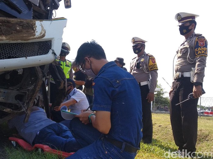 Tabrakan Beruntun Tewaskan 4 Orang di Tol Cipali