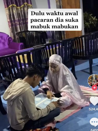 tiktok Riska dan Rizal sedang sholat dan mengaji