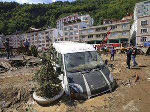 Banjir Bandang Landa Turki, Enam Orang Tewas
