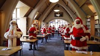 Sejumlah Sinterklas di London kembali mengikuti pelatihan untuk memastikan dapat menghibur anak-anak dengan maksimal di Natal tahun ini.  