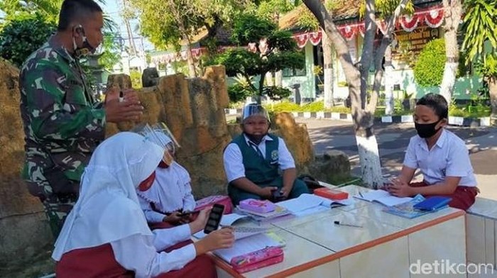 Salah satu kendala belajar daring yakni akses internet. Pasalnya, tidak semua anak memiliki akses internet yang cukup untuk belajar daring.