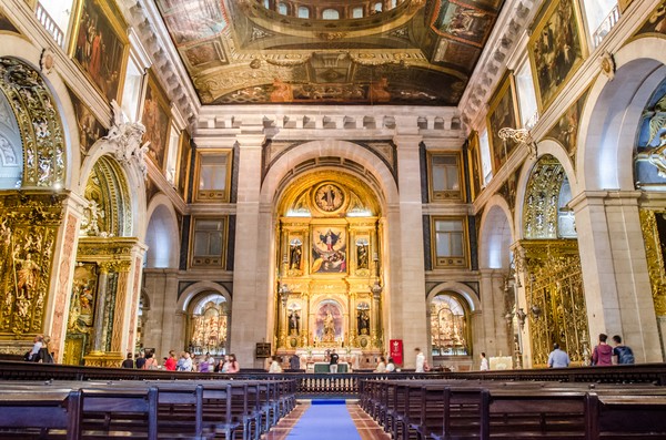 Selain itu ada pula Sao Roque Church yang disebut sebagai gereja paling mahal di dunia karena terbuat dari emas yang didatangkan langsung dari Brasil. Gereja ini juga merupakan gereja tertua di Portugal yang dibangun pada 1590. (Foto: iStock) Selain itu ada pula Sao Roque Church yang disebut sebagai gereja paling mahal di dunia karena terbuat dari emas yang didatangkan langsung dari Brasil. Gereja ini juga merupakan gereja tertua di Portugal yang dibangun pada 1590. (Foto: iStock)