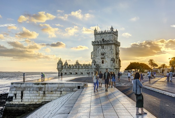 Landmark lain yang tak boleh dilewatkan adalah Menara St Vincentius atau Menara Belem (Belem Tower). Menara ini menjadi saksi penjajahan laut Portugal dan masuk dalam Situs Warisan Dunia UNESCO. (Foto: iStock) Landmark lain yang tak boleh dilewatkan adalah Menara St Vincentius atau Menara Belem (Belem Tower). Menara ini menjadi saksi penjajahan laut Portugal dan masuk dalam Situs Warisan Dunia UNESCO. (Foto: iStock)