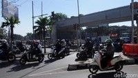 Kemacetan biasa terjadi di jam-jam sibuk seperti di pagi dan sore hari atau berangkat dan pulang berkerja.