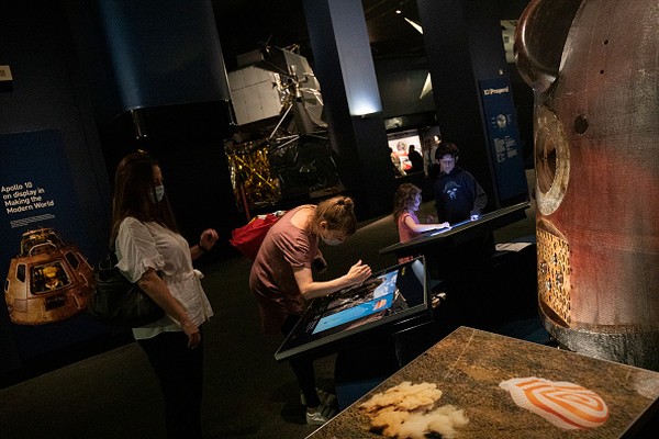 Museum Sains London mengajak anak-anak untuk mengenal fenomena alam keseharian dengan beragam bentuk demonstrasi. Museum Sains London mengajak anak-anak untuk mengenal fenomena alam keseharian dengan beragam bentuk demonstrasi.