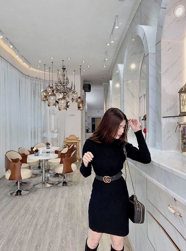 Selain olahraga, Anh Thu juga menjaga pola makannya. Dia mengontrol asupan kalorinya. Agar dietnya berhasil, dia memilih memasak sendiri makanan yang akan dikonsumsinya. Dan hasilnya kini transformasi Anh Thu membuat orang takjub. Foto: Dok. Eva.vn