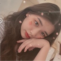 Seperti dikutip dari Eva.vn, Anh Thu mengakui saat masih di bangku SMA, dia memang jadi gadis berkacamata yang terlihat seperti kutu buku. Dia pun kerap diledek soal penampilannya. Aku sadar setiap perubahan harus datang dari diriku sendiri. Jadi aku merawat diriku, katanya. Foto: Dok. Eva.vn