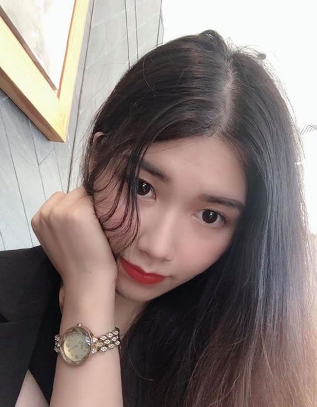 Lima tahun berlalu, Anh Thu bertransformasi menjadi wanita yang penampilannya membuat kaget warga Vietnam yang pernah melihatnya di televisi. Anh Thu yang kini sudah dewasa mematahkan anggapan bahwa wanita pintar tak memerhatikan penampilan.  Foto: Dok. Eva.vn