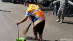 Bandel Tak Pakai Masker, Sopir Angkot di Bogor Dihukum Push Up