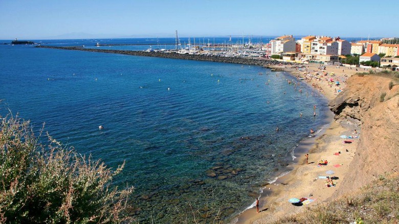 Cap dAgde Naturist Village resor kaum nudis di Prancis