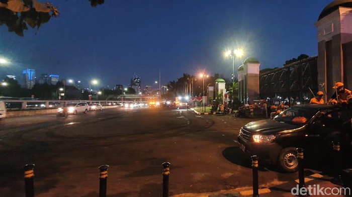 Demo di depan DPR sudah bubar.