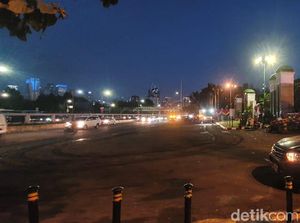 Massa Mahasiswa di Depan DPR Bubar, Lalin Jalan Gatsu Kembali Normal