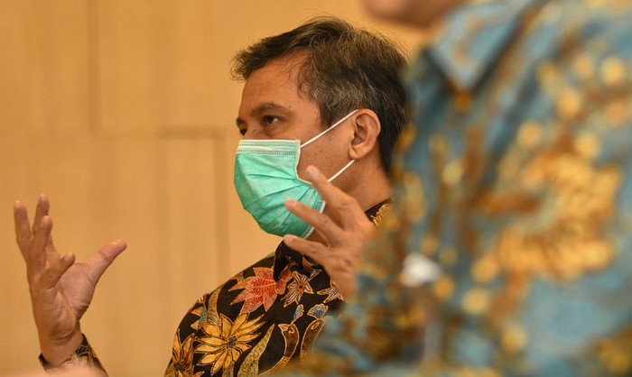 Di Tengah Pandemi, BTN Optimis Capai Target 2020 Direktur Finance, Planning, & Treasury PT Bank Tabungan Negara (Persero) Tbk. Nixon LP Napitupulu bersama Kepala Divisi Investor Relations & Research Winang Budoyo memaparkan materi dalam Public Expose Live 2020 secara virtual di Jakarta, Selasa (25/8). Bank BTN optimistis dapat mencapai target perseroan pada akhir tahun 2020 ditopang strategi percepatan bisnis proses, peningkatan kredit, serta likuiditas pasar yang membaik. Di tengah pandemi Covid-19, angka penyaluran kredit perseroan mulai menunjukkan peningkatan. Berdasarkan catatan kinerja semester I/2020, di segmen Kredit Pemilikan Rumah (KPR) Subsidi misalnya, masih mencatatkan kenaikan sekitar 5,84% secara tahunan (year-on-year/yoy) dari sekitar Rp107,34 triliun dari Juni 2019 menjadi sekitar Rp113,61 triliun.