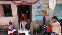 Di kelas ini ada 29 siswa yang tersebar di sejumlah daerah, jarak terdekat rumah siswa dari sekolah adalah 200 meter, sedangkan yang terjauh sejauh empat kilometer.  