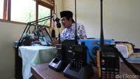 Sebanyak 34 HT dari donasi dan anggaran pihak sekolah dibeli untuk memperlancar kegiatan belajar mengajar dikarenakan sebagian besar pelajar kelas VI tersebut tidak mempunyai telepon pintar.  