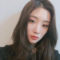 Selain pemilik nama asli Jung Chaeyeon tersebut, dua artis lain yang hidungnya dianggap cantik oleh para pasien operasi adalah aktris Oh Yeon Seo dan Min Hyo Rin. Foto: Instagram @j_chaeyeoni