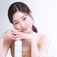 Kini Chaeyeon kerap kali mendapat endorsement dari brand kecantikan dan didaulat menjadi bintang iklan kosmetik. Foto: Instagram @j_chaeyeoni