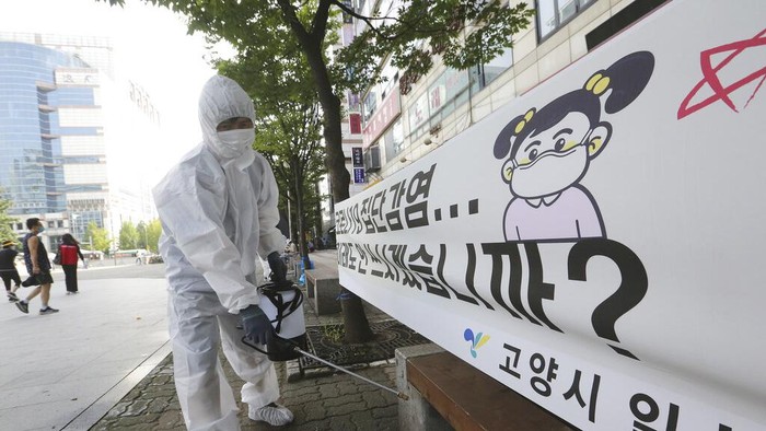 Korea Selatan kembali memperketat pembatasan sosial. Hal ini dilakukan seiring meningkatnya jumlah kasus virus Corona di negara tersebut.