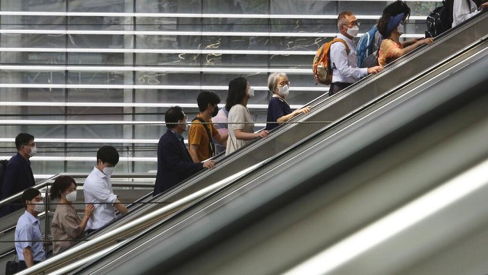 Korea Selatan kembali memperketat pembatasan sosial. Hal ini dilakukan seiring meningkatnya jumlah kasus virus Corona di negara tersebut.