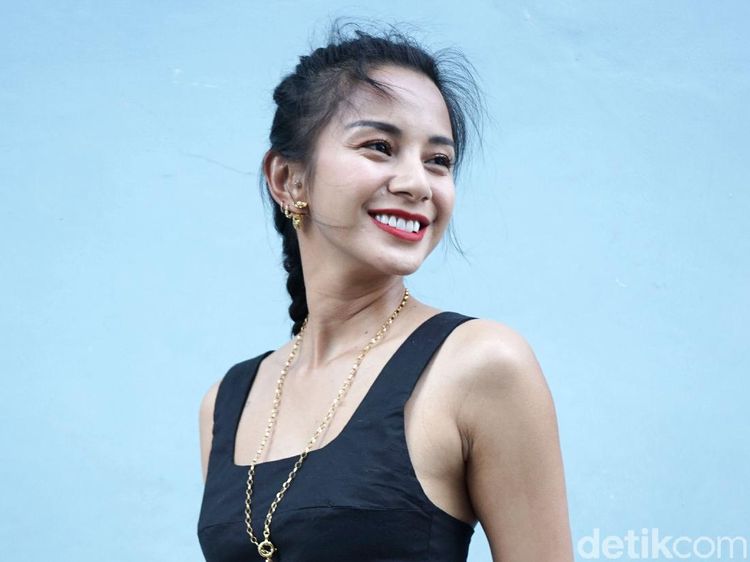 Guys, Kirana Larasati Lagi Jomblo Lo!