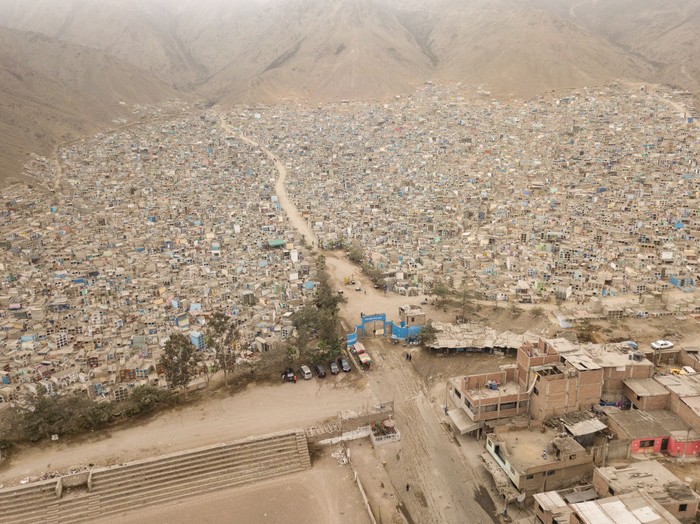 Komplek Pemakaman Massal Corona di Peru LIMA, PERU - AUGUST 20: Aerial view of at