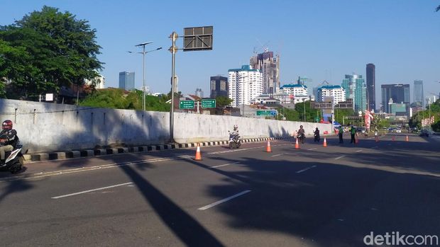 Kondisi lalu lintas di Depan Gedung DPR.