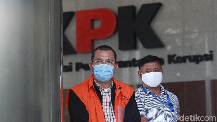 KPK Kembali Periksa Eks DPRD Sumut Soal Suap Gatot Pujo KPK kembali memeriksa eks anggota DPRD Sumut, Sudirman Halawa, terkait suap mantan Gubernur Gatot Pujo Nugroho.