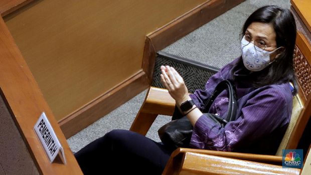 Menteri Keuangan Sri Mulyani menghadiri Rapat Paripurna DPR dengan agenda tanggapan Pemerintah terhadap Pandangan Fraksi atas RUU tentang P2 APBN TA 2019. (CNBC Indonesia/Muhammad Sabki)