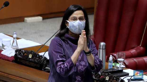 Menteri Keuangan Sri Mulyani menghadiri Rapat Paripurna DPR dengan agenda tanggapan Pemerintah terhadap Pandangan Fraksi atas RUU tentang P2 APBN TA 2019. (CNBC Indonesia/Muhammad Sabki)