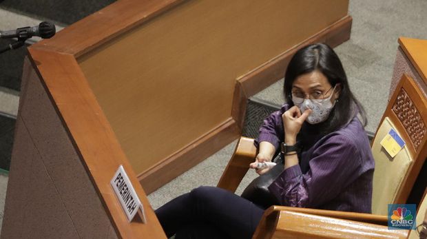 Menteri Keuangan Sri Mulyani menghadiri Rapat Paripurna DPR dengan agenda tanggapan Pemerintah terhadap Pandangan Fraksi atas RUU tentang P2 APBN TA 2019. (CNBC Indonesia/Muhammad Sabki)