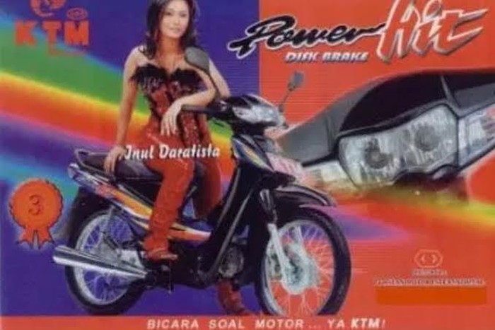 Merek APP KTM yang diiklankan oleh artis dangdut Inul Daratista