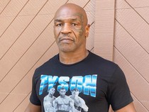 Video Dua Ikon Tinju Dunia Balik Naik Ring: Mayweather vs Tyson