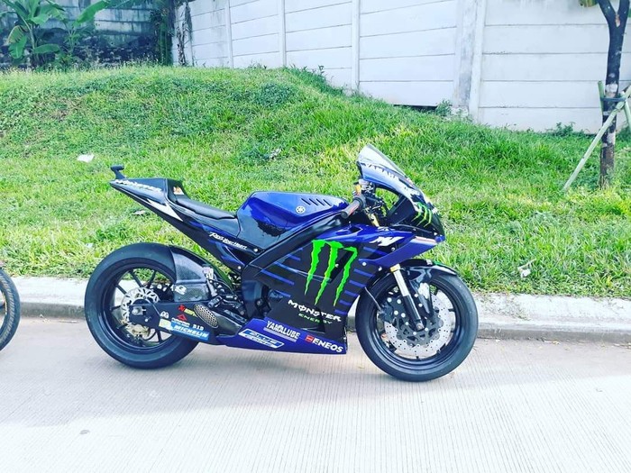 Modifikasi Yamaha Vixion ala motor Valentino Rossi