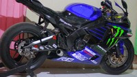 Ubahan selanjutnya ada di bagian swingarm atau lengan ayun. Bagian ini masih mempertahankan swingarm bawaan, namun dimodifikasi agar terlihat lebih kekar menyesuaikan desain motor. Bahan cover-nya sendiri terbuat dari fiber atau pelat besi, bergantung dengan keinginan dan budget customer. Foto: Creative custom/Jorgie Candrono