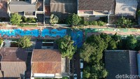 Lukisan aliran sungai tersebut memiliki panjang 100 meter. Kontur jalan yang menurun mendukung lukisan bertemakan sungai tersebut.