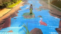 Diketahui, Museum Basoeki Abdullah bekerjasama dengan Perupa Jakarta Raya (Peruja) dan didukung oleh Kementerian Kebudayaan membuat mural di jalan tersebut.