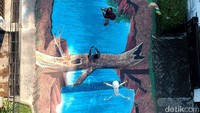 Penampakan dari udara mural 3 dimensi yang menghiasi Jalan Keuangan Raya, Cilandak, Jakarta.