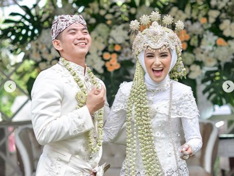 Nadya Mustika Rahayu Nadya Mustika Rahayu, istri Rizki DA.