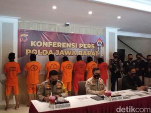 Teror Molotov ke PDIP Cileungsi Dipicu Pembakaran Foto Habib Rizieq